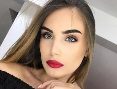 Η κόρη του Ζ.Ζαέφ κάνει διακοπές στην Κέρκυρα (φωτό)